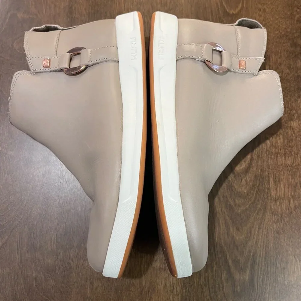 KURU Cloud‎ Tempo Leather Ankle Bootie Women's Size 9.5  Water Resistant Taupe